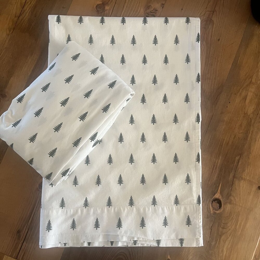 Pottery Barn Teen Organic Cotton XL Twin Flat/Fitted /Pillowcase Pine Tree Xmas